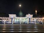 Singgah dan Berwisata di Masjid Al Akbar