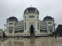 Menikmati Keindahan Masjid Raya Al-mashun