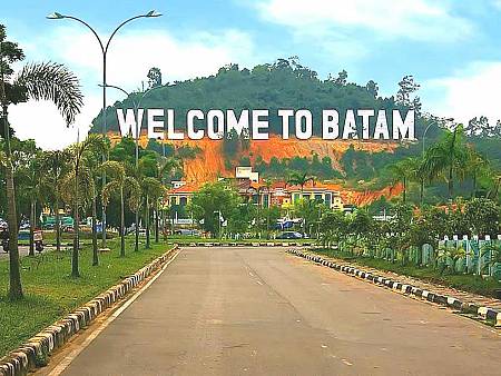 Menikmati Keindahan Welcome To Batam Monument